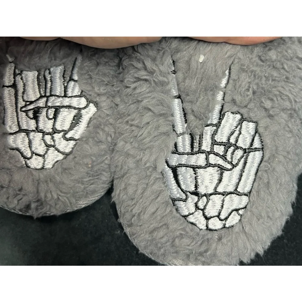 New DLUXE by Dearfoams Kids Skeleton Peace Sign Slide on Slippers Gray 13/1 New